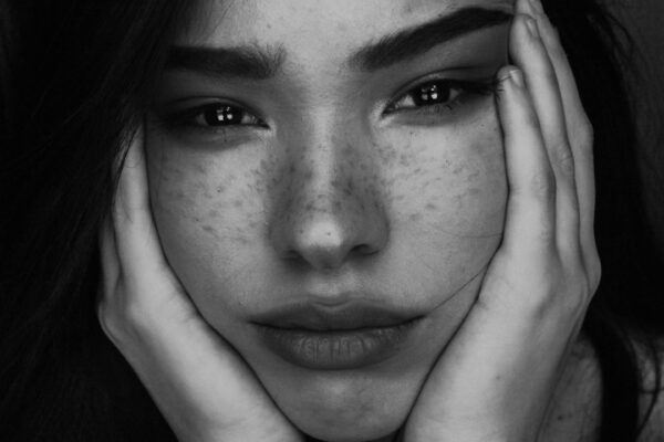 Hydrafacial Kırmızı Işık: Cilt Yenileme Sürecinde Rolü