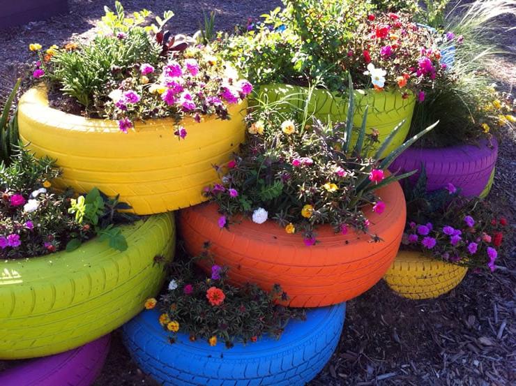 Fioriere Colorate da Giardino con Pneumatici Dipinti