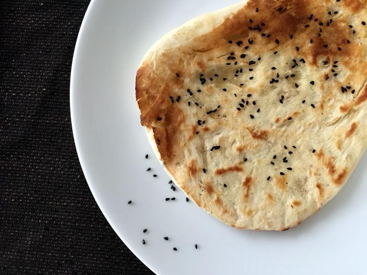 Tre Antiche Spezie per Ispirare la Tua Cucina Moderna 2 Pane Naan con Semi di Nigella