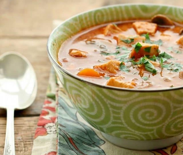 **Il Caveau di Ottobre Senza Processati: Giorno 11** 13 Zuppa Cremosa di Pollo, Pomodoro e Verdure: Comfort Food Sano, Nutriente e Perfetto per Ogni Stagione