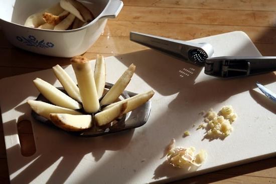 Easy Way to Crush Garlic