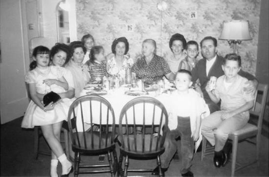 Ritratto di Famiglia di Mary Papoulias-Platis