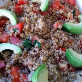 Il Vegano Scomodo prepara Quinoa con Pomodori e Basilico 2 Quinoa con Pomodori, Basilico e Avocado