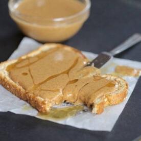 Come preparare il burro di mandorle tostate 4 toast con burro di mandorle tostate