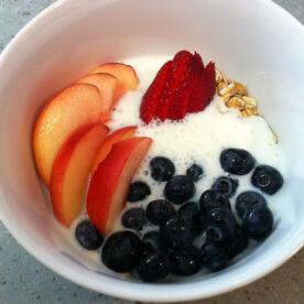 Muesli, Kefir e Frutta per Colazione 2 Muesli con Kefir e Frutta