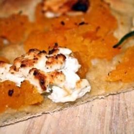 Macina i Tuoi Cereali per la Pizza alla Zucca Butternut 3 Pizza di Zucca Butternut