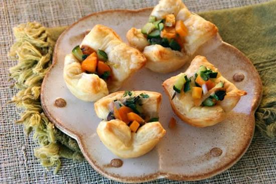 L'Archivio dell'Ottobre Non Processato: Giorno 19 6 Veggie Puff Pastry Cups, and A Game
