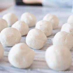 Forma palline di impasto per tortillas di mais