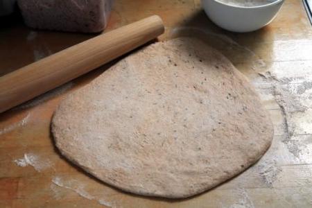 Stendere la pizza fatta in casa