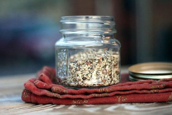 **Il Caveau di Ottobre Senza Processati: Giorno 11** 8 Miscele di Spezie Fatte in Casa e la Ricetta per il Dukkah: Aromi Autentici, Salutari e Versatili per la Tua Cucina
