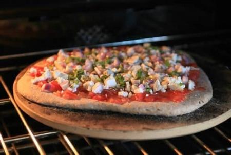 Pizza fatta in casa nel forno