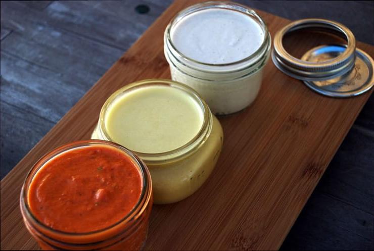 **Il Caveau di Ottobre Senza Processati: Giorno 11** 10 Tre Salse a Base Vegetale da Preparare a Casa: Elevate i Vostri Piatti con Gusto, Nutrizione e Creatività