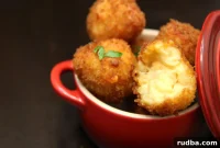 Golden Fried Mac & Cheese Poppers