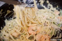 Creamy Garlic Shrimp Fettuccine