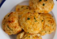 Irresistible Red Lobster Cheddar Biscuits