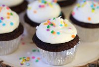 Ultimate Chocolate Cupcakes with Tangy Cream Cheese Frosting
