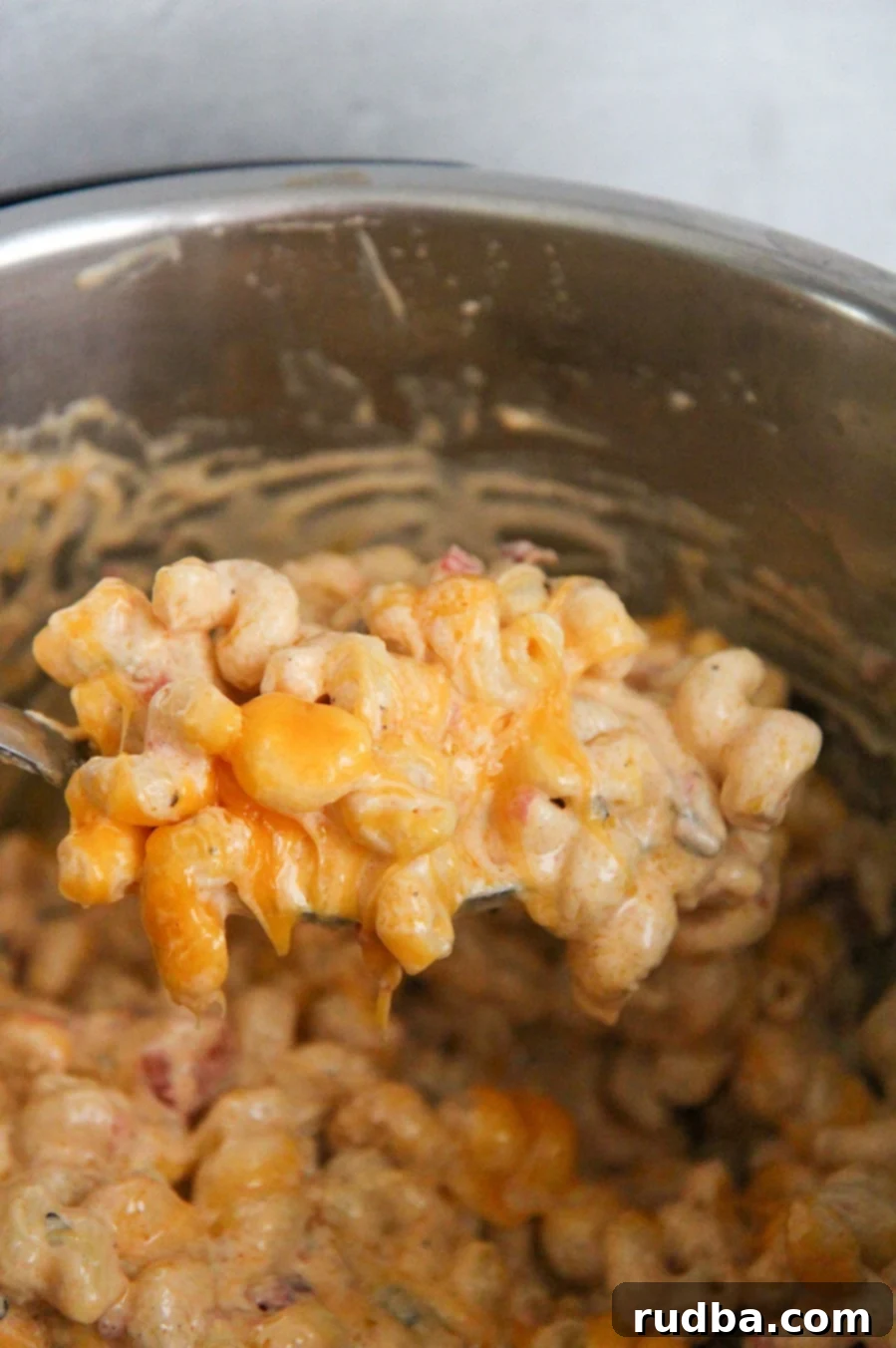 a spoonful of mac and queso inside the instant pot