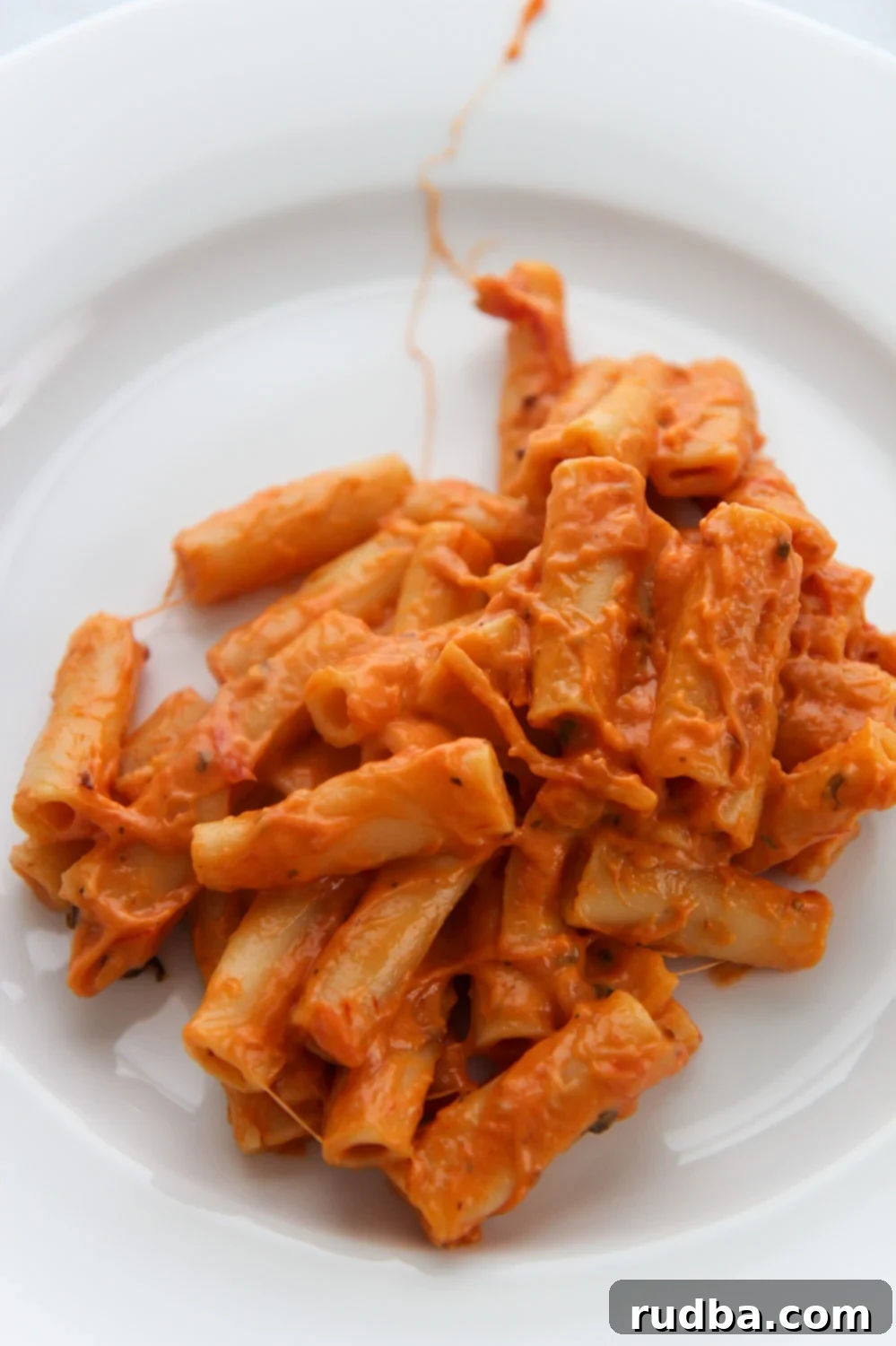 instant pot baked ziti on a white plate.