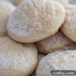 lemon cream cheese cookies up close.