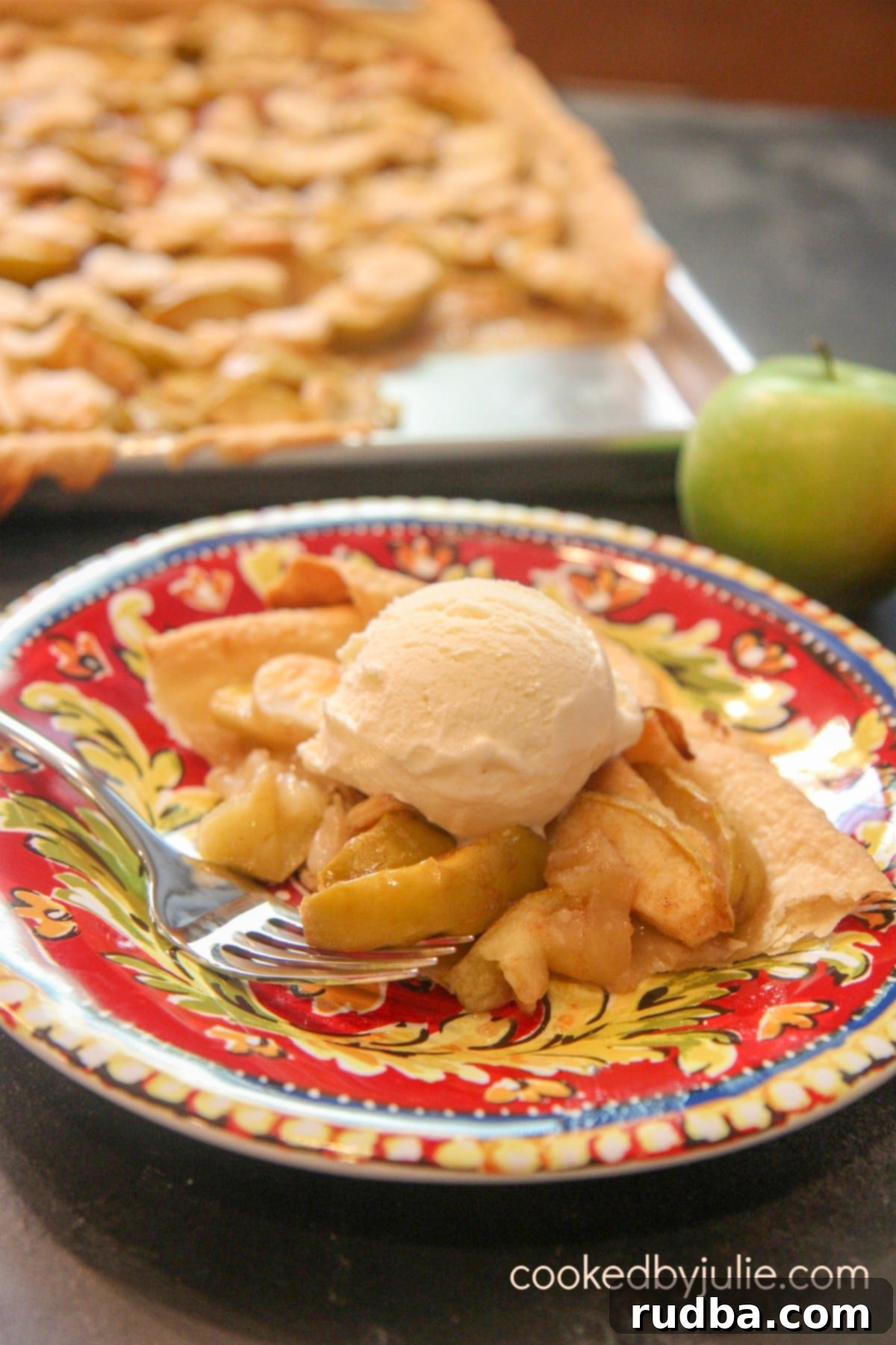 slice of apple pie a la mode 